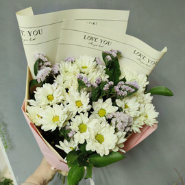 Букет с хризантемой