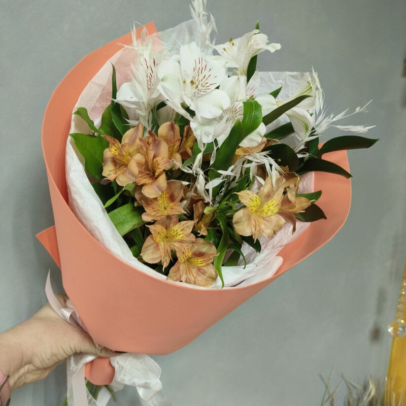 Букет комплимент из альстромерии, букет комплимент