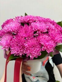 Композиция с розовой хризантемой 