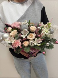 Новогодняя композиция в крафтовом стаканчике 