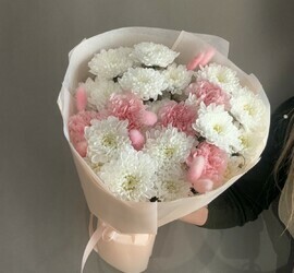 Hrizantema kustovaya rozovij buket