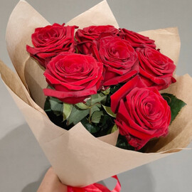 Букет из 7 бордовых роз