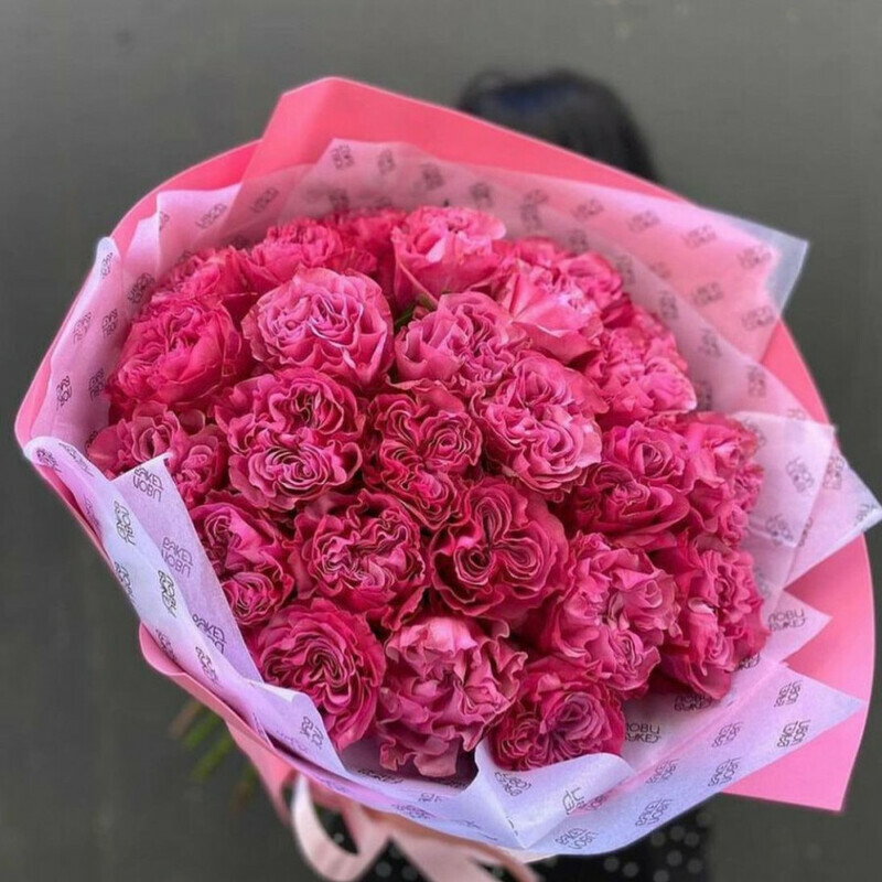 YArkoe kruzhevo, monobuket iz roz kantri