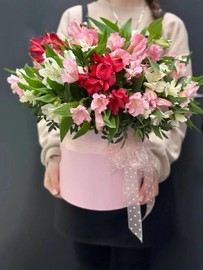 Цветы в шляпной коробке 