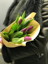 Buket iz 5 tyul_panov fioletovih