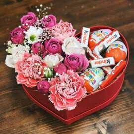 Цветы в коробке сердце