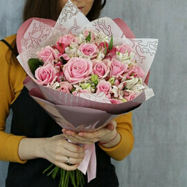 Buket rozovoe oblako