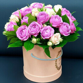 Пионовидные розы в коробке