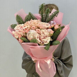 Розовый новогодний букет