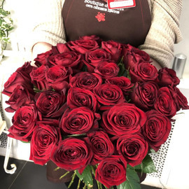35 красных роз