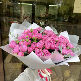 Букет из 25 кустовых роз 