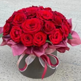 Kompozitciya iz krasnih roz