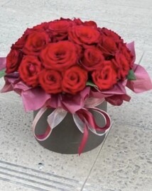 Композиция из красных роз 