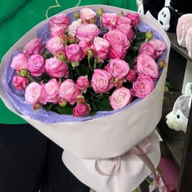 Букет из кустовой розы 