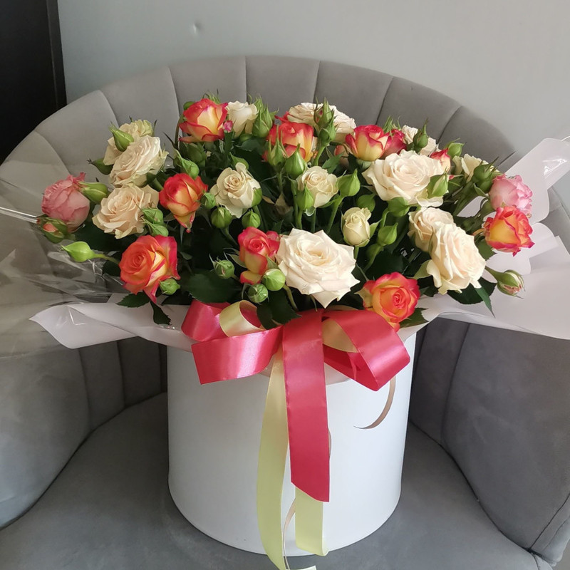 кустовая роза в коробке, стандартный