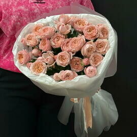 Stil_nij mono buket s kustovoj rozoj Juliet