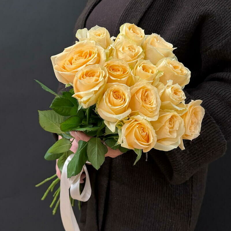 15 persikovih roz pod lentu, 15 persikovih roz pod lentu