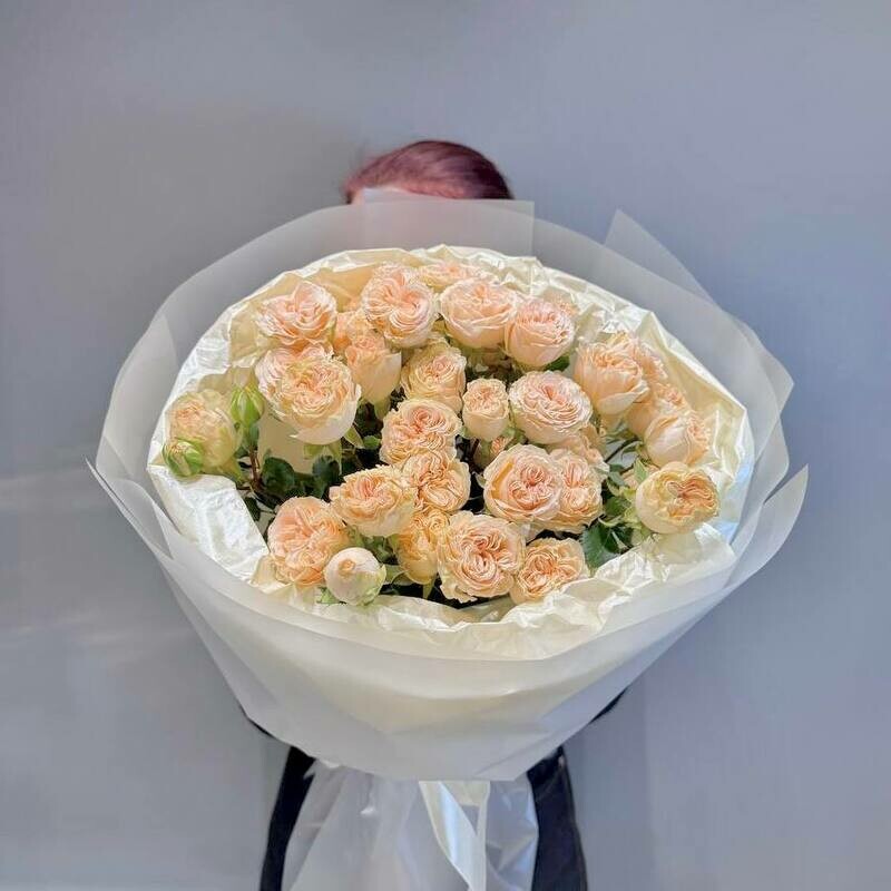 Кремовый букет из кустовых роз, стандартный