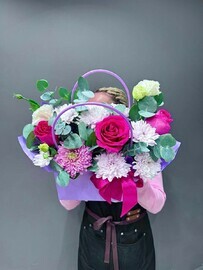 Сумочка из хризантемы и розы