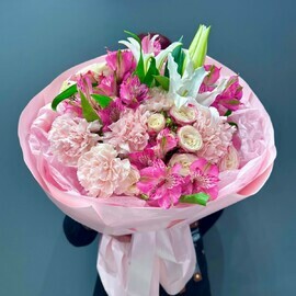 Букет из белой Лилии и розовой альстромерии