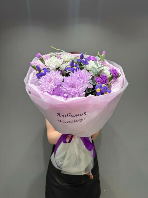 Букет из ирисов и кустовой хризантемы «Любимой мамочке!, стандартный