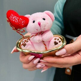 Плюшевый мишка в ванночке