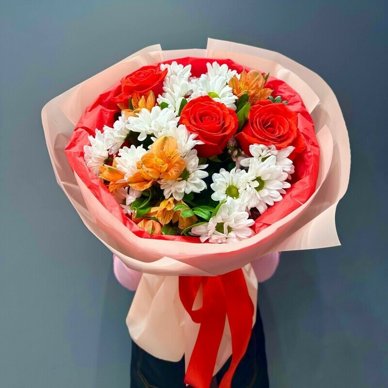 Букет из альстромерий и роз Нина, стандартный