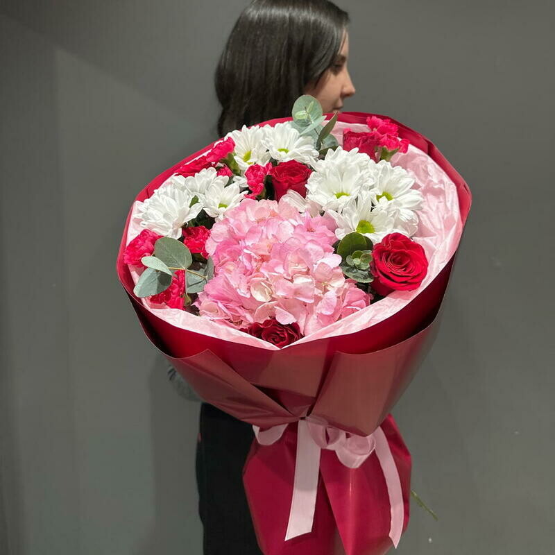 Букет с гортензией и розами, стандартный