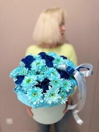  Композиция Лунная радуга из хризантем и роз