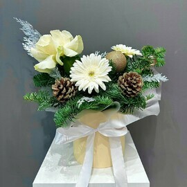 Kompozitciya iz Frantcuzskoj rozi i nobilisa