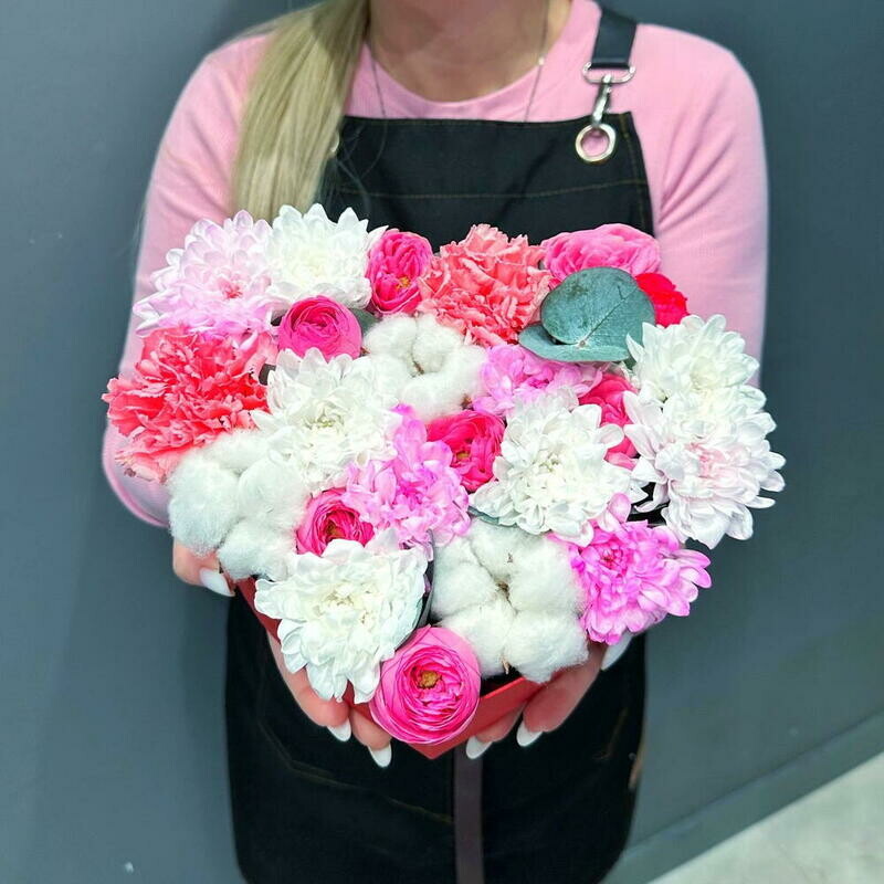 Сердце из кустовой хризантемы и кустовой розы, стандартный