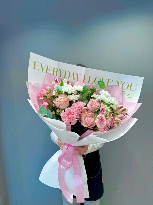 Buket Tajna s kustovoj rozoj i al_stromeriej, standart