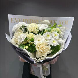 Buket s frantcuzskoj rozoj i gerberoj