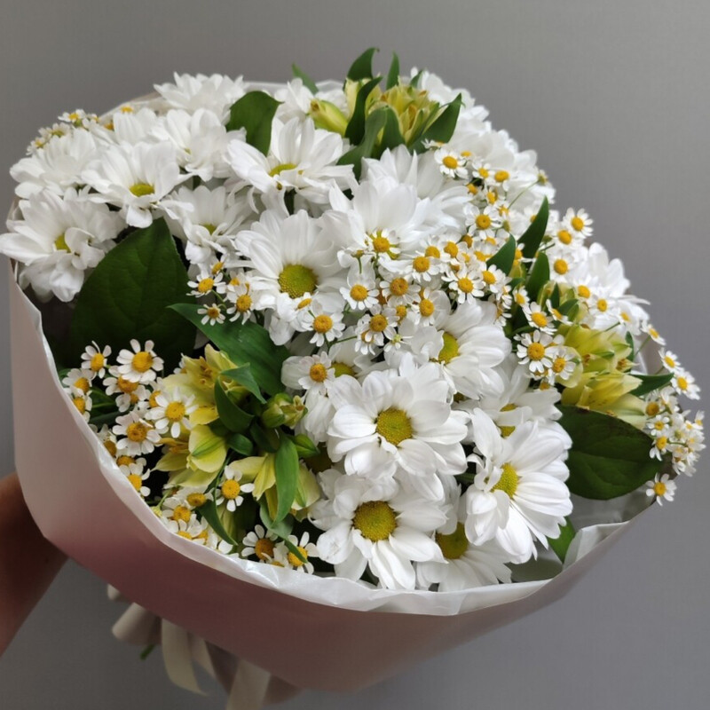 Buket iz hrizantem i romashek, standart