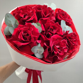 Buket iz frantcuzskih krasnih roz