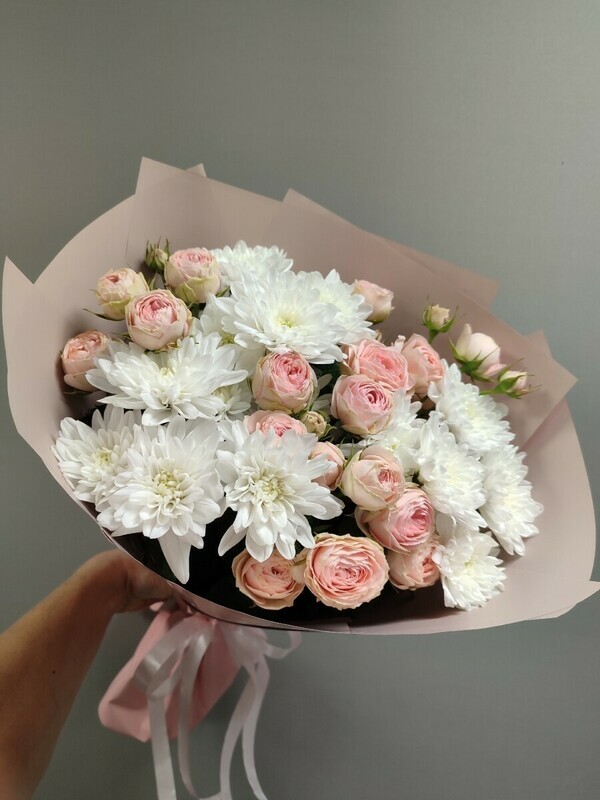 Buket iz kustovih roz i hrizantem Nezhnie chuvstva, standart