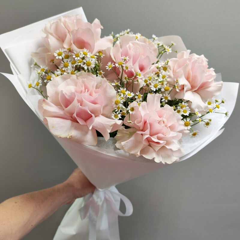 Букет из французских роз и ромашки, стандартный