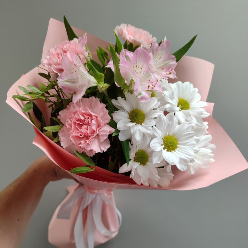 Букет с гвоздикой,хризантемой,альстромерий, уменьшенный