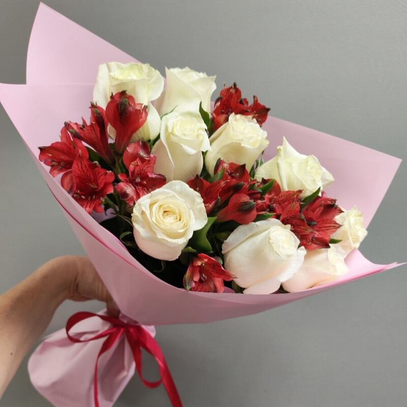 Букет с розами и альстромерией, стандартный