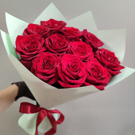 Buket iz krasnih ekvadorskih roz
