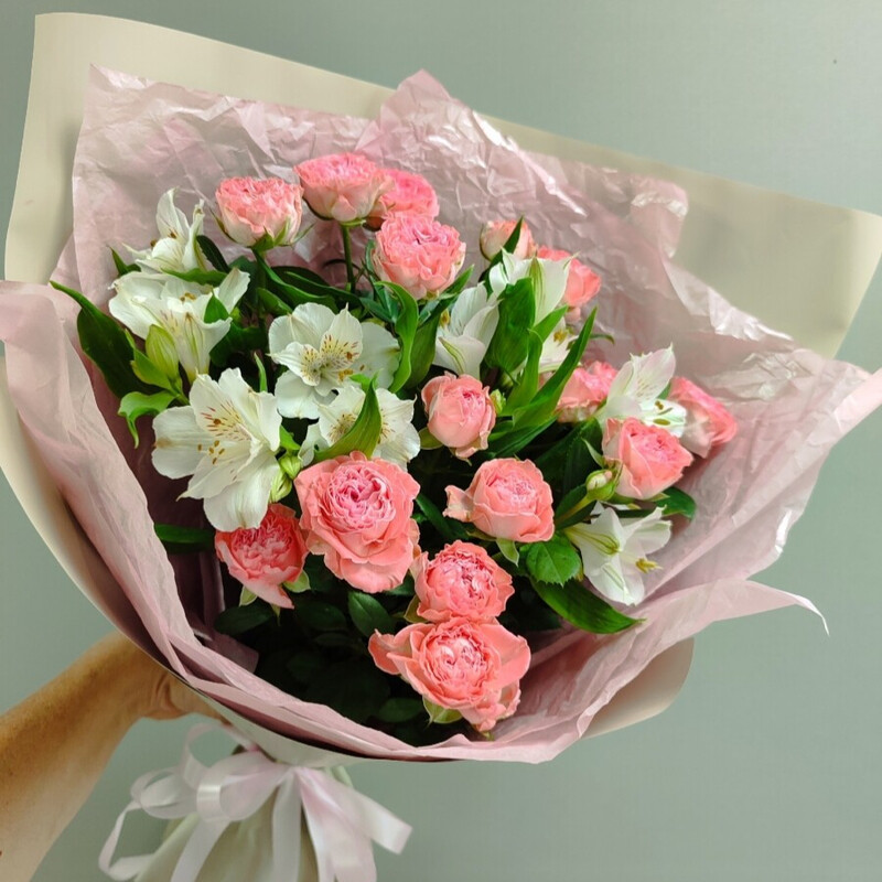 Buket iz kustovih roz i al_stromerij, standart