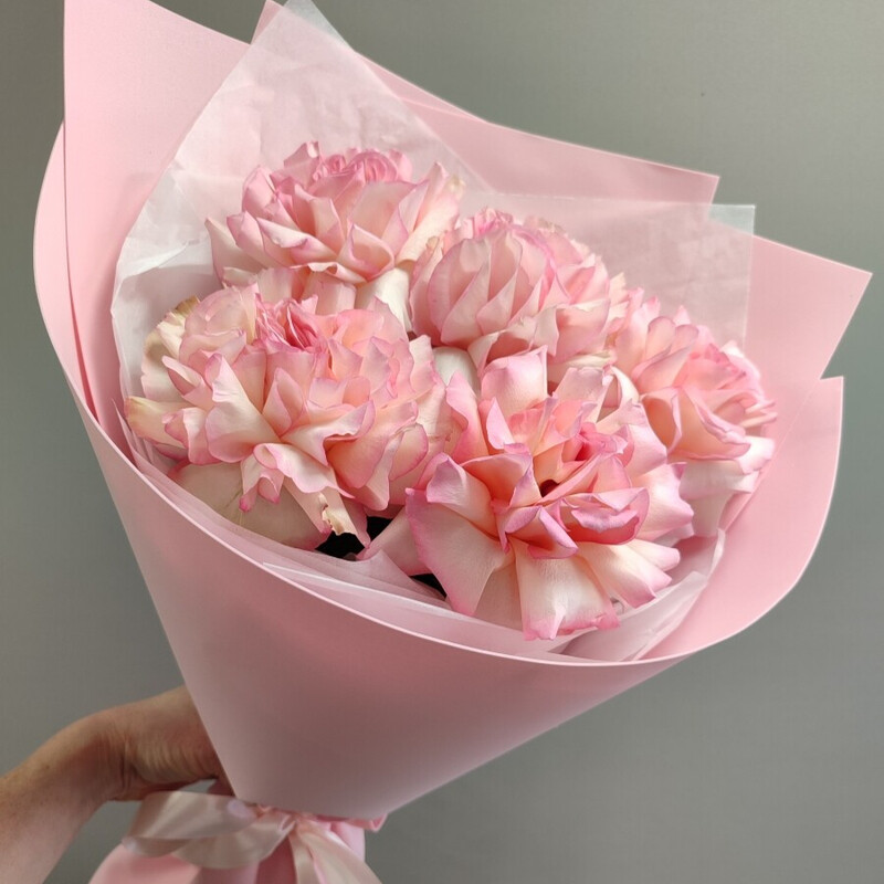 Buket iz rozovih frantcuzskih roz, standart