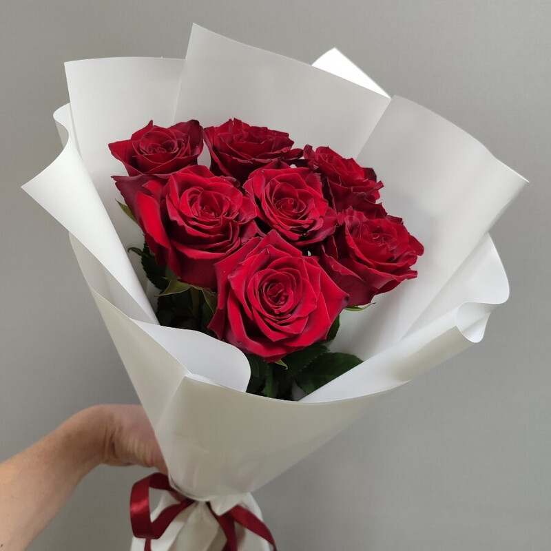 Букет из 7 красных роз, стандартный