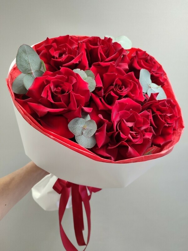 Букет из 7 красных французских роз, стандартный