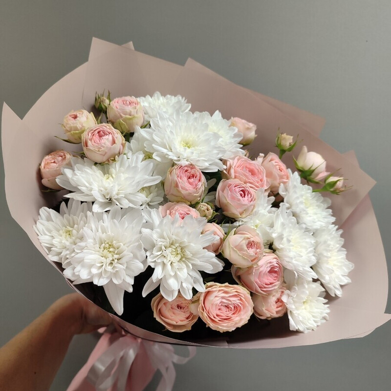 Букет из кустовых роз и хризантем Нежные чувства, стандартный