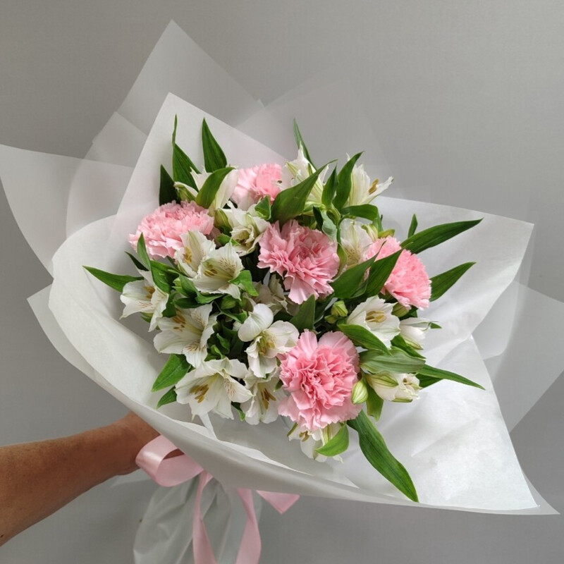Букет из белой альстромерии и гвоздики, стандартный