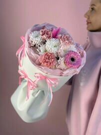 Букет с герберой и бантиками