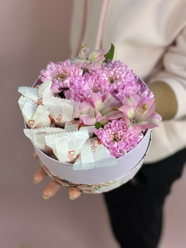 Коробочка с хризантемой и конфетами , стандартный