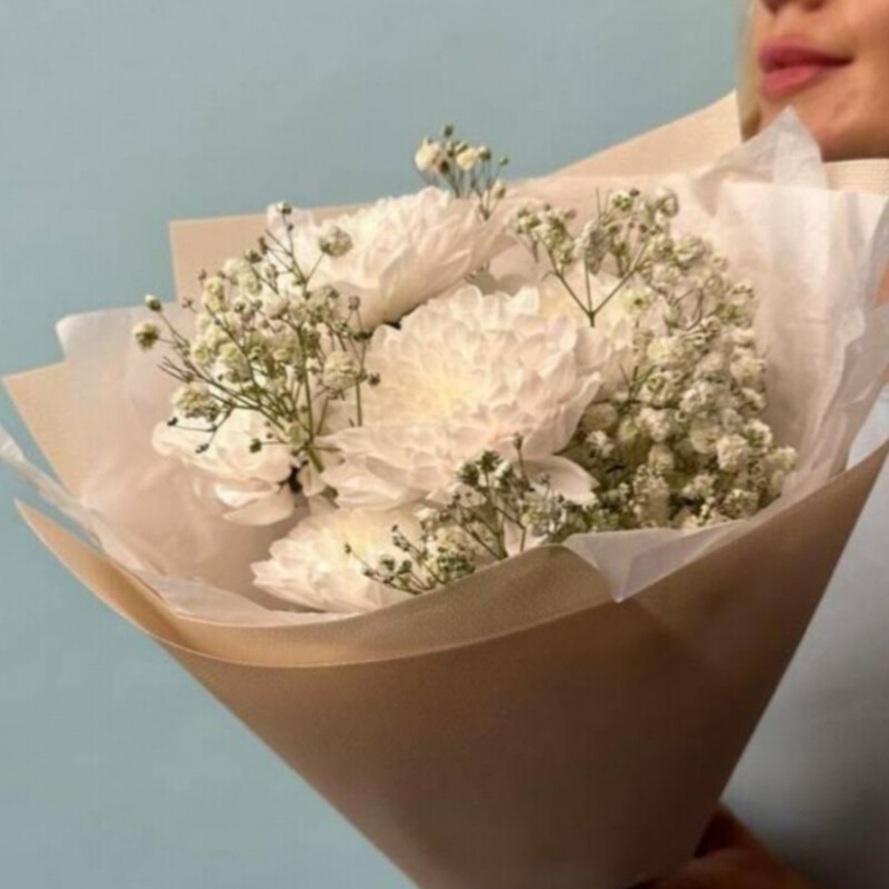 Мини букет с хризантемой и лимониумом , уменьшенный