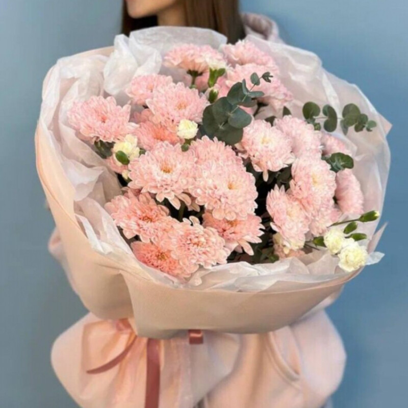 букет с хризантемой, эвкалиптом и диантусами , стандартный